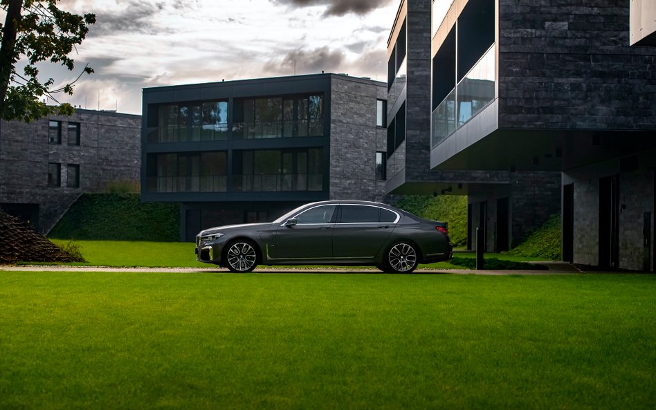BMW 745 Le: Idealny, aby utrudnić sobie życie