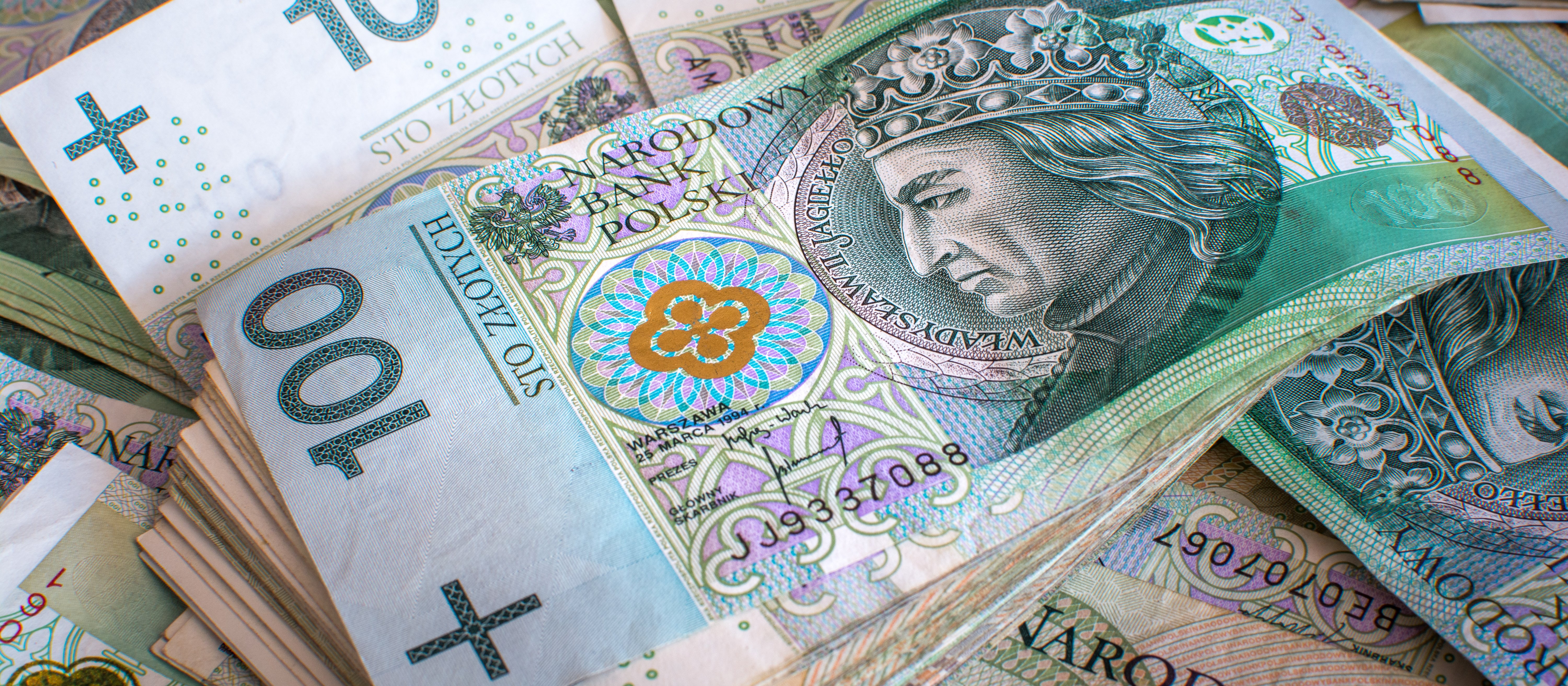 Nawet 5935,47 zł co miesiąc z ZUS. Renta wdowia już dla 1,6 mln osób