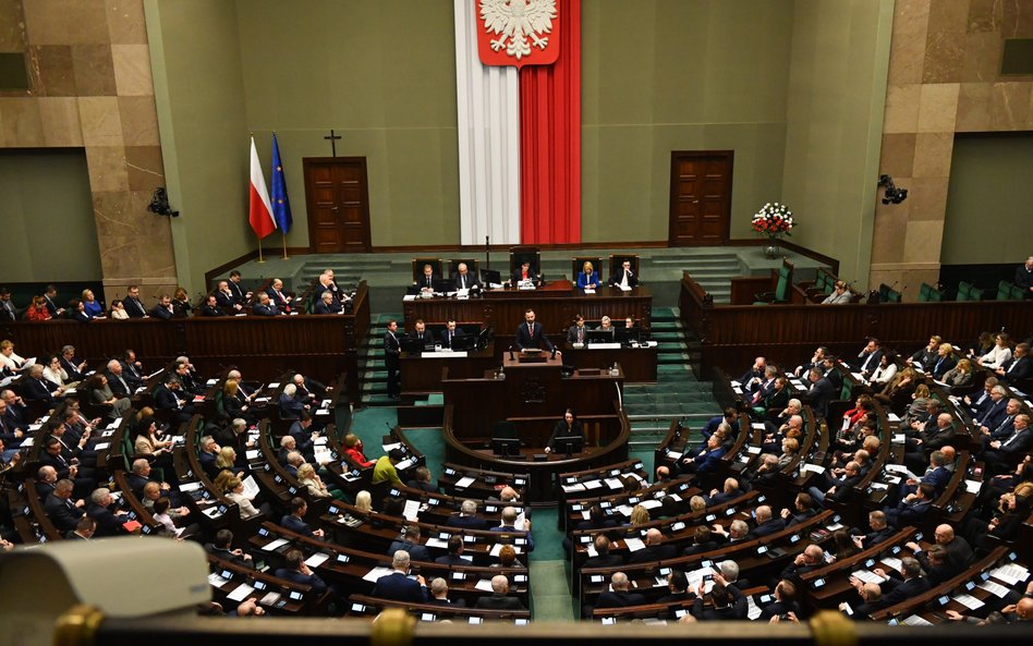 Zmiany w kodeksie pracy uchwalone. Badanie trzeźwości i praca zdalna
