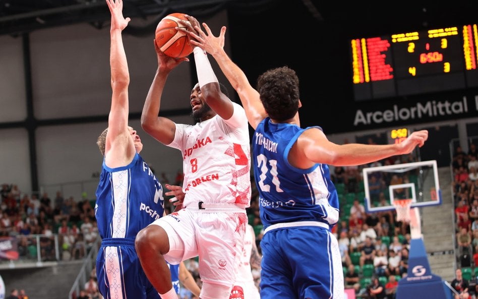 Polak Jordan Loyd oraz Fin Edon Maxhuni w towarzyskim meczu koszykarzy w Sosnowcu przed rozpoczynają