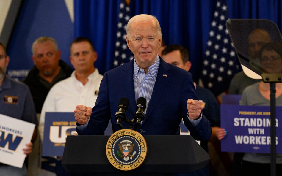 Prezydent Joe Biden przemawia do członków Związku United Steel Workers w siedzibie United Steel Work