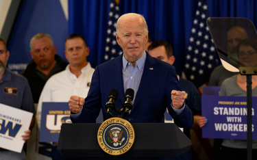 Prezydent Joe Biden przemawia do członków Związku United Steel Workers w siedzibie United Steel Work