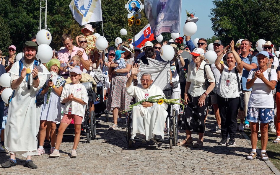 Uczestnicy 313. Pieszej Pielgrzymki Warszawskiej na Jasną Górę dotarli do Częstochowy