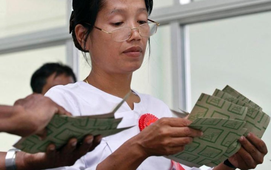 Wyborcza farsa w Birmie