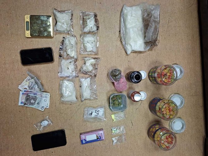 Odkryta u podejrznego w mieszkaniu  duża ilość środków odurzających stała się podstawą do postawieni