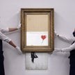 Dzieła Banksy’ego dotychczas osiągały ogromne ceny. W 2021 r. praca „Love is in the Bin” – która czę