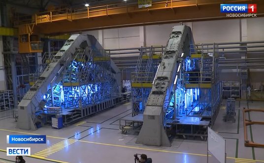 Stanowiska montażowe płatowców S-70 pokazane przy okazji wizyty w NAZ wicemin. Kriworuczki w grudniu