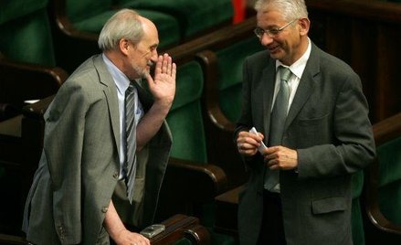 1.07.2009, Warszawa. Antoni Macierewicz i Ludwik Dorn w Sejmie