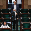 Rząd świetnie przygotował nas na drugą falę pandemii - stwierdził Ryszard Terlecki (na zdjęciu za Ja