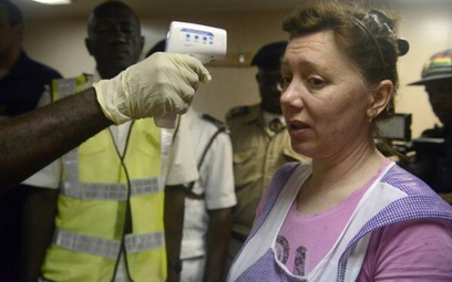 USA: poszukiwania pasażerów zagrożonych ebolą