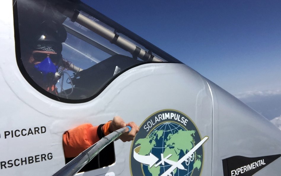Solar Impulse 2 w czasie lotu przez Chiny.