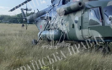 Śmigłowiec Mi-8 rosyjskich sił zbrojnych, który wylądował na Ukrainie