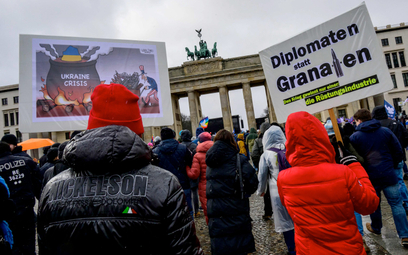 Demonstracja przeciwników militarnego wsparcia Ukrainy zgromadziła w Berlinie kilkanaście tysięcy uc