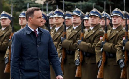 Sylwester z Dudą czy Tuskiem? Sondaż: Z żadnym z nich