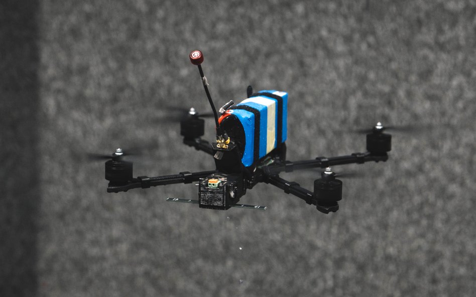 Dron FPV Shrike podczas testów w firmie technologii wojskowych Skyfall. Ukraina opracowuje nową gene