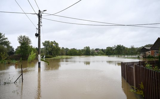 Zalana przez Nysę Kłodzką wieś Krosnowice