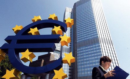 Europejski Bank Centralny, z siedzibą we Frankfurcie nad Menem, prowadzi politykę pieniężną dla 16 k
