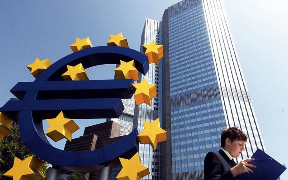 Europejski Bank Centralny, z siedzibą we Frankfurcie nad Menem, prowadzi politykę pieniężną dla 16 k