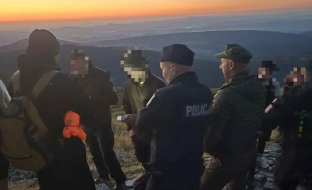 Oglądanie wschodu słońca z górskiego szczytu może zakończyć się mandatem.