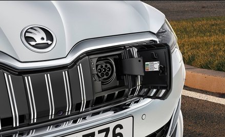 Skoda produkuje baterie do hybryd grupy Volkswagena