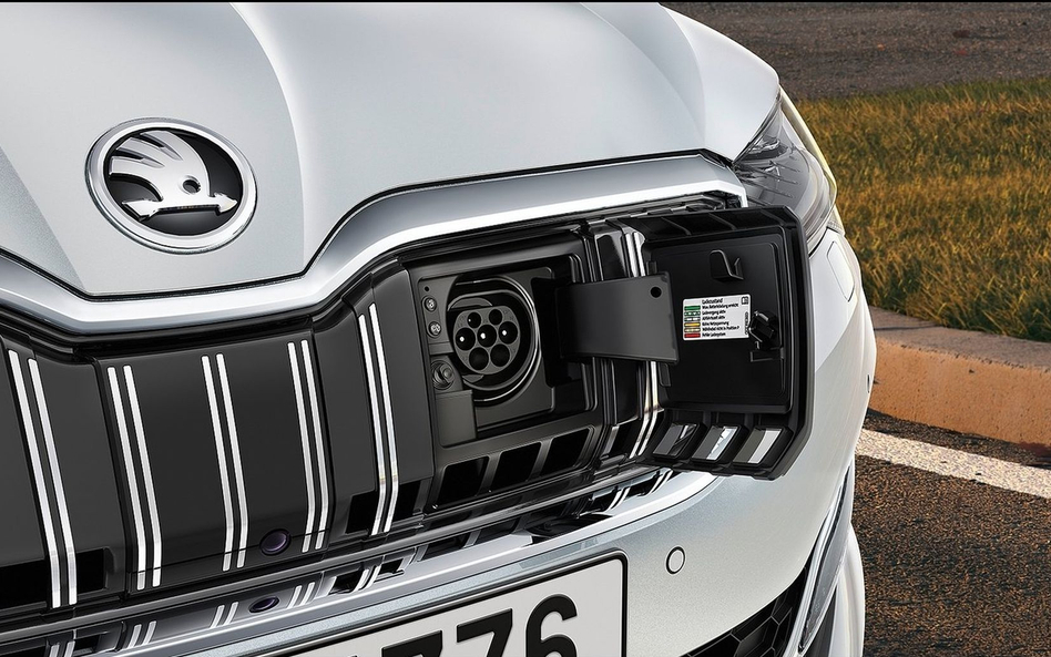 Skoda produkuje baterie do hybryd grupy Volkswagena