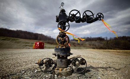 Rosja zadowolona z decyzji OPEC, ale nie ograniczy produkcji ropy