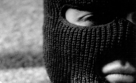 Szwecja zakaże noszenia kominiarek na stadionach, ale zrobi wyjątek dla burek?