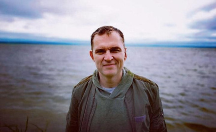 Andrzej Poczobut w maju 2019 r. nad jeziorem Narocz w północno-zachodniej części Białorusi