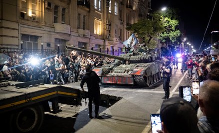 Członkowie Grupy Wagner przygotowują się do wycofania się z kwatery głównej Południowego Okręgu Wojs