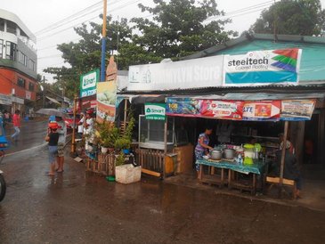 Stragany Puerto Princessa, największym mieście na wyspie Palawan. Można tam spróbować m.in. mięsa z 