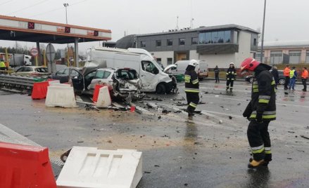 Pijany kierowca TIR-a wjechał w samochody na A2