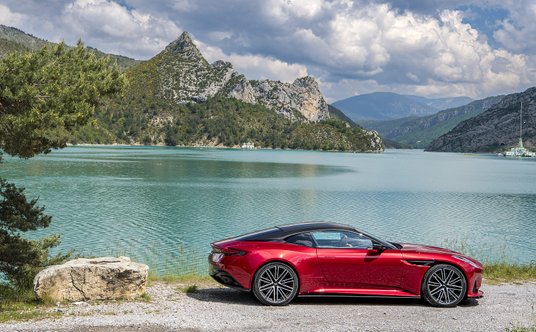Aston Martin DB12