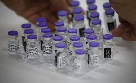 Koronawirus. Czy szczepionka Pfizer/BioNTech chroni przed tzw. indyjskim wariantem?