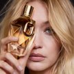 Gigi Hadid została ambasadorką nowego zapachu Rabanne Million Gold For Her.