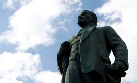 Areszt za oblanie Lenina walerianą