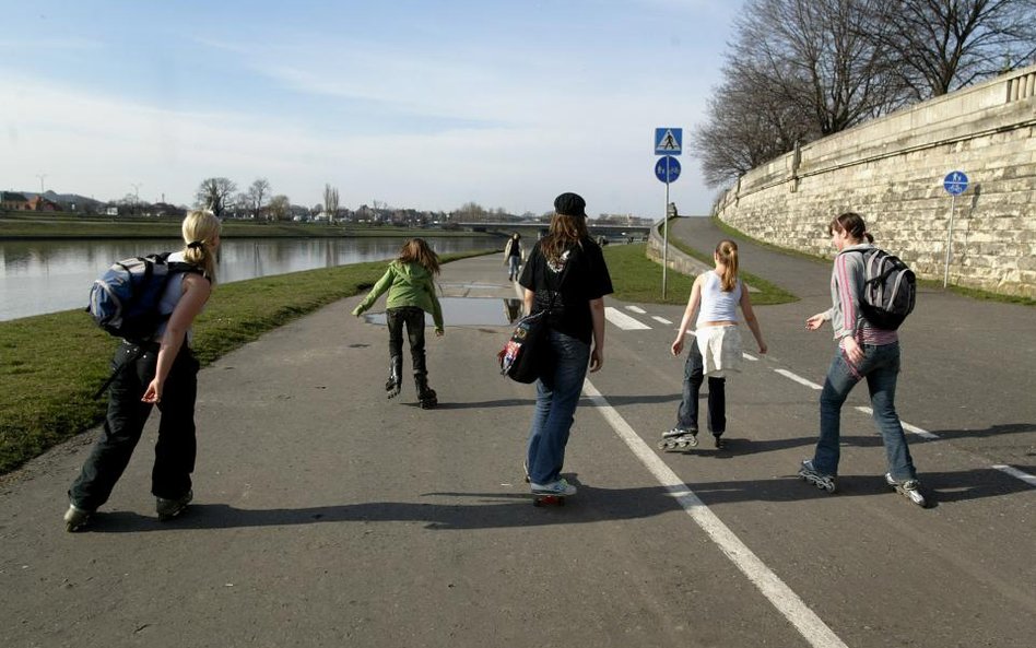 Policja wystawia mandaty za prędkość... rolkarzom