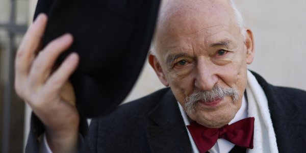 Rap Janusza Korwin-Mikkego bez konsekwencji. Nie odpowie za „szatkowanie socjalistów”