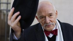 Rap Janusza Korwin-Mikkego bez konsekwencji. Nie odpowie za „szatkowanie socjalistów”