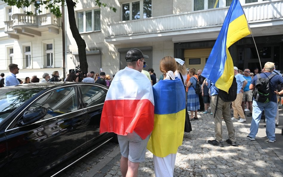 Sondaż. Wyborcy tak samo podzieleni jak politycy w sprawie deportacji Ukraińców