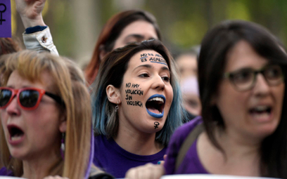 Protesty w Madrycie po zanizonym wyroku w procesie "watahy wilków"