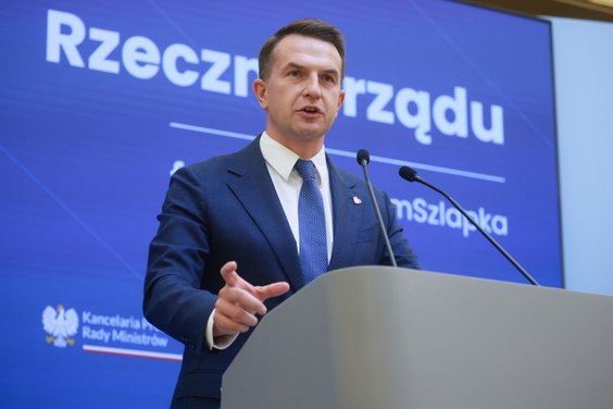 Rzecznik rządu Adam Szłapka podczas konferencji prasowej