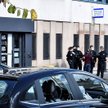 Atak na komendę policji na przedmieściach Paryża
