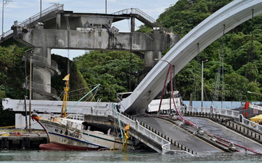 Tajwan: Runął 140-metrowy most. Trwa akcja ratunkowa