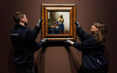 Montaż prac Johannesa Vermeera w Rijksmuseum w Amsterdamie.