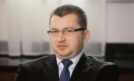 – Sprzedałem akcje dające 6,7 proc. głosów i zachowuję kontrolę nad spółką. Nie zamierzam rezygnować