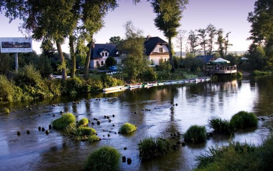 Znajdujące się kilkadziesiąt kilometrów od Warszawy dworki oferują bogatą ofertę dla osób poszukując