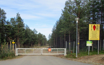 Droga do Petsamo. Brama graniczna pomiędzy Finlandią i Rosją, blisko wsi Nellim.