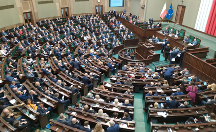 Posłowie dostaną więcej „na rękę” dzięki interpretacji fiskusa