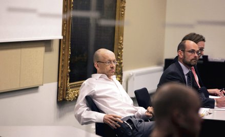 Peter Mangs, znany również jako snajper z Malmö (na zdj. pierwszy od lewej podczas rozprawy apelacyj