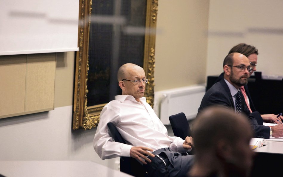 Peter Mangs, znany również jako snajper z Malmö (na zdj. pierwszy od lewej podczas rozprawy apelacyj